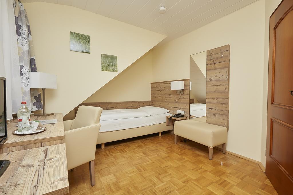 Hotel Roessle 特罗赫特尔芬根 外观 照片